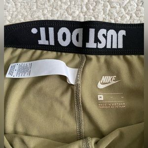 Olive Green 🫒 NIKE Leggings Size M